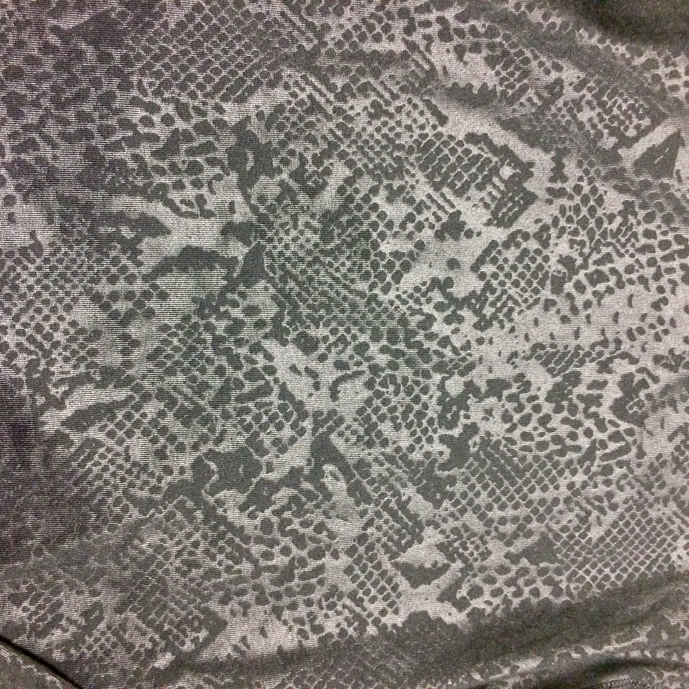 Nike Pro Hyperwarm Embossed Heights Vixen Top - Picture 2 of 7